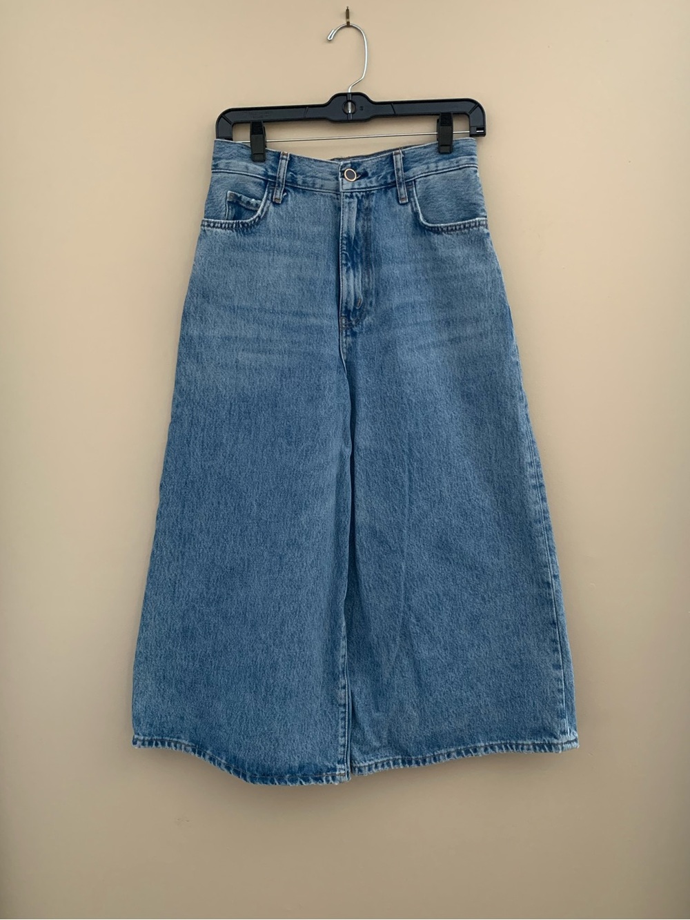 Zara high rise light wash culotte jeans with wide leg. Size 2